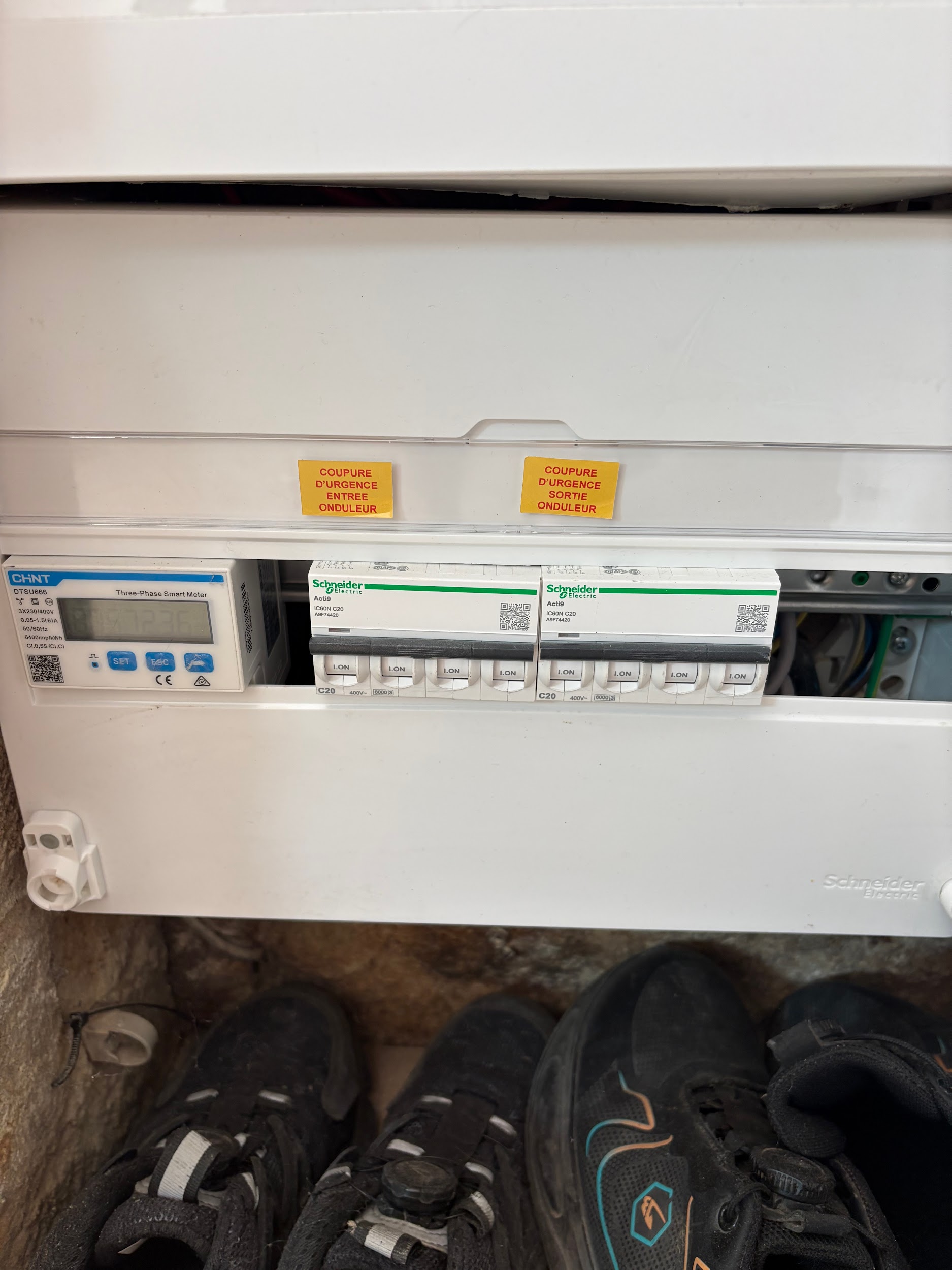 DTSU666 en tableau — coupures urgence onduleur